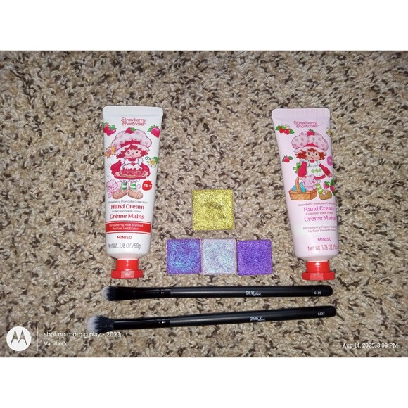 Makeup/Cosmetics bundle - Picture 2 of 2